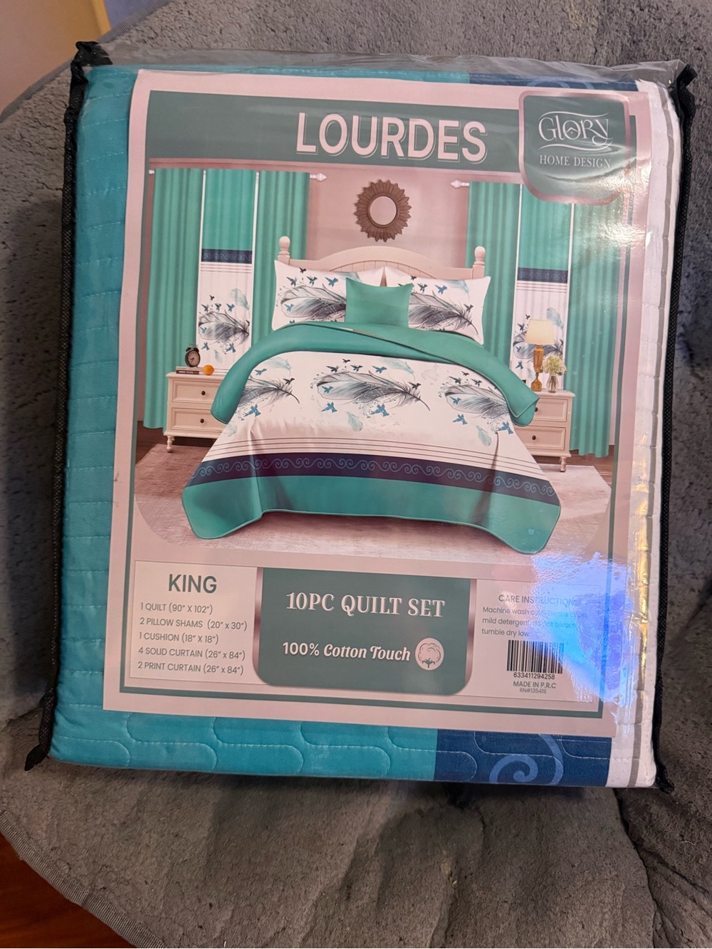 Lourdes King 10-Piece Quilt Set in Teal and White by